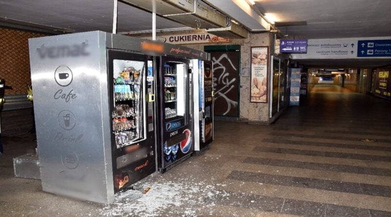 uszkodzony automat fot. policja Poznań