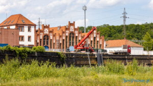 Mur oporowy nad Wartą Poznań fot. Sławek Wąchała