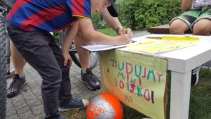 plac zabaw i boisko Czarnucha_Naramowice - petycja fot. RON
