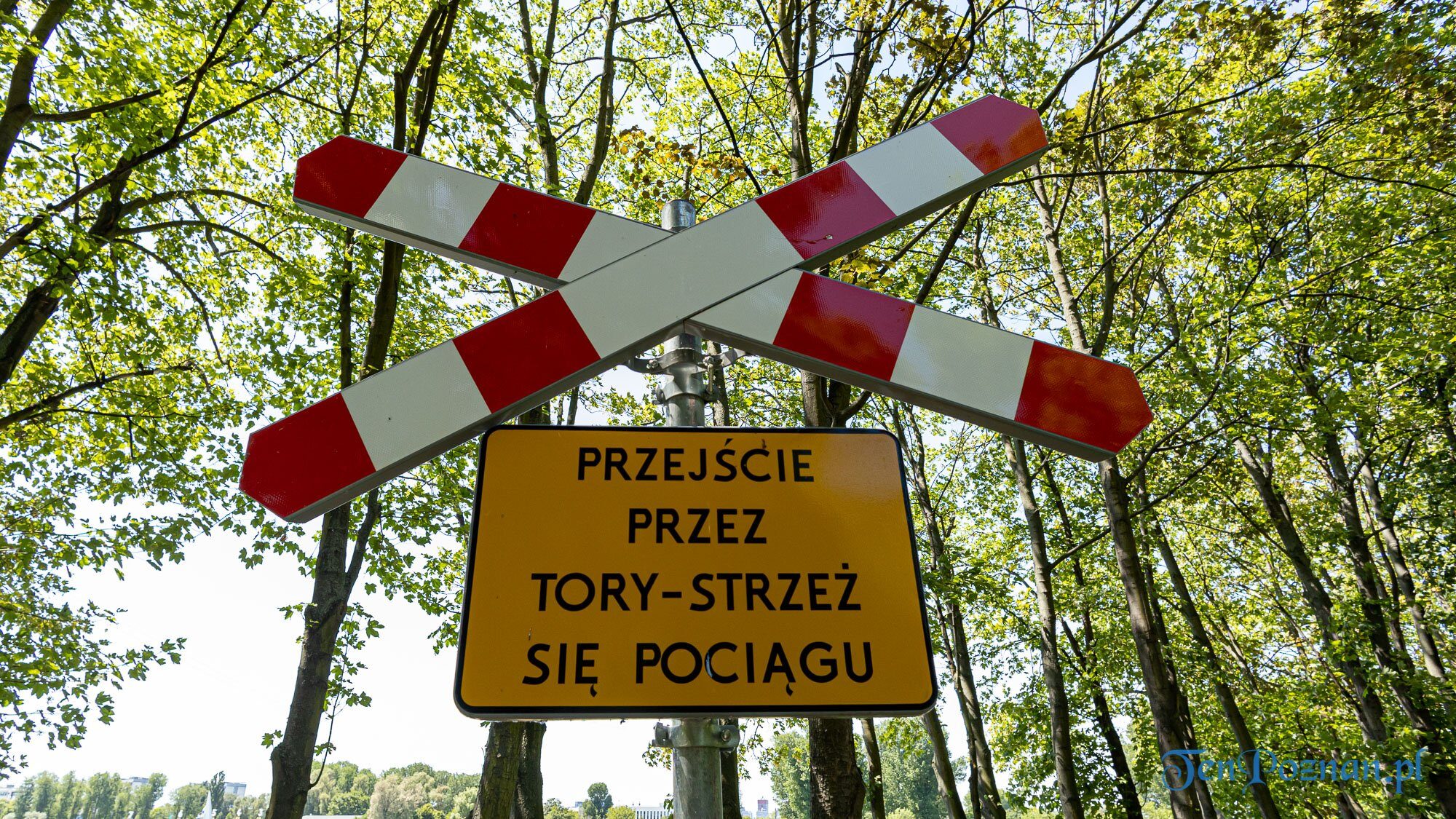Przejście przez tory fot. Sławek Wąchała
