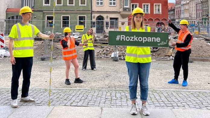 Rozkopane, akcja posła Sterczewskiego fot. F. Sterczewski FB