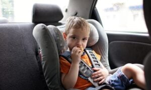 Jedzenie na podróż - 5 pomysłów na zdrowe przekąski dla dzieci do samochodu
