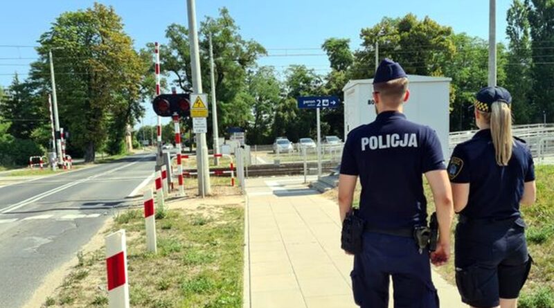 policja i straż miejska na przejazdach kolejowych fot. SMMP