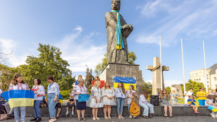 STOP WAR IN UKRAINE! Ukraińcy na Placu Adama Mickiewicza fot. Sławek Wąchała