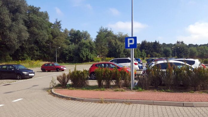 Głuszyna, parking fot. ZKZL