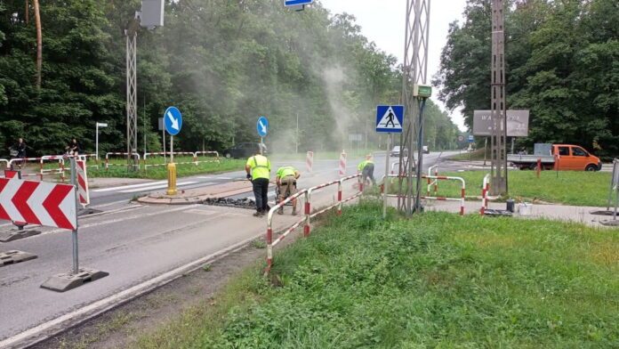 montaż progu zwalniającego fot. UM Jarocin