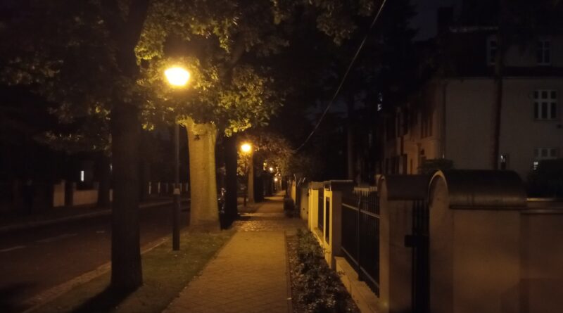 oświetlenie uliczne, Sołacz, noc fot. L. Łada