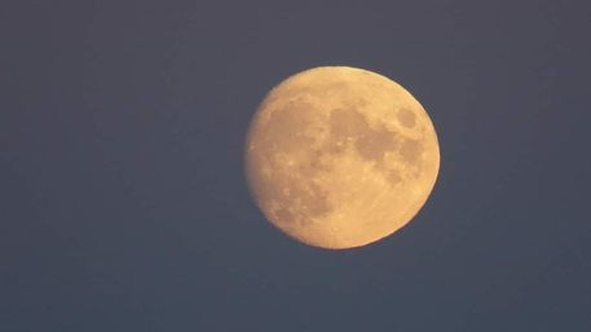 księżyc tuż przed pełnią fot. Lesław Haas