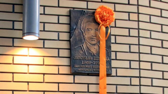 Tablica pamięci Jarka Ziętary fot. P. Stanula UAM