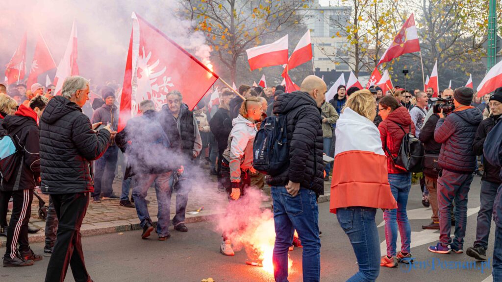 Marsz Niepodległości w Poznaniu. Obyło się bez ekscesów (ZDJĘCIA)