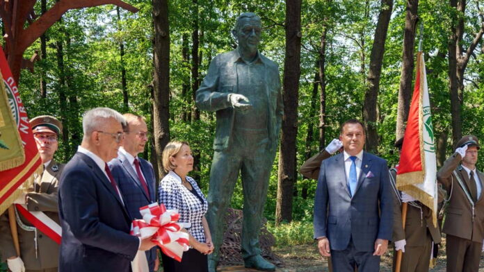 odsłonięcie pomnika Jana Szyszki, Jarocin fot. Adam Pawlicki FB