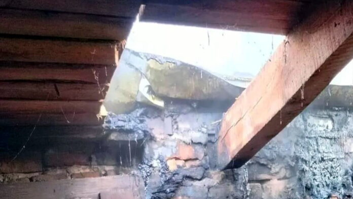 pożar, poddasze fot. KP PSP Koło
