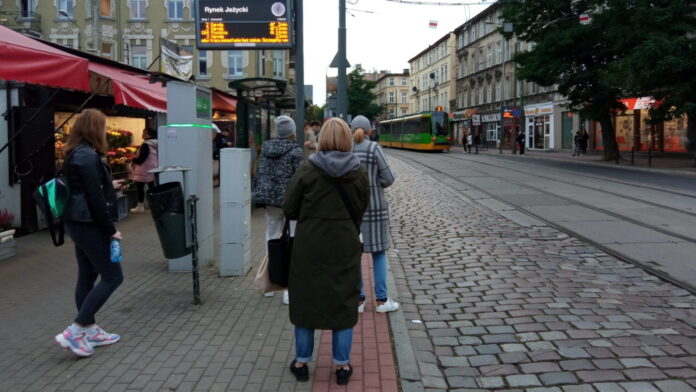 przystanek, Jeżyce fot. L. Łada