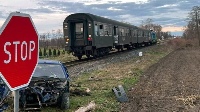 kolizja, przejazd kolejowy fot. OSP Przemęt