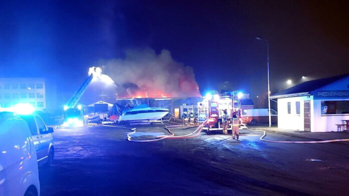pożar hali fot. OSP Wągrowiec