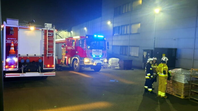 wypadek, fabryka pomp fot. OSP Leszno-Gronowo