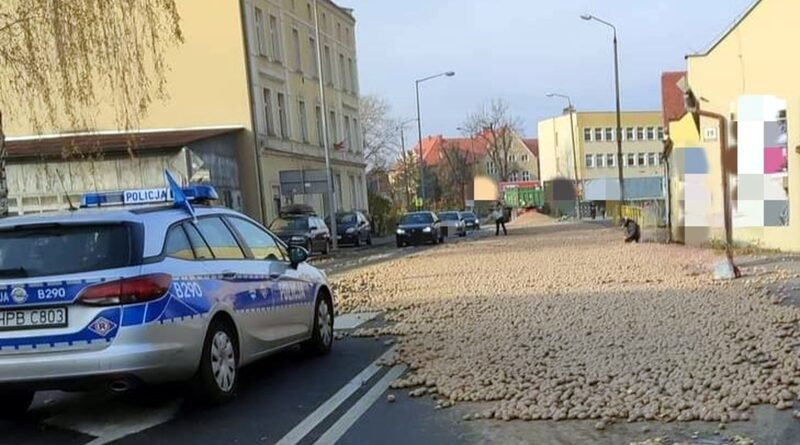 ziemniaki na ulicach Oławy fot. Policja Oława