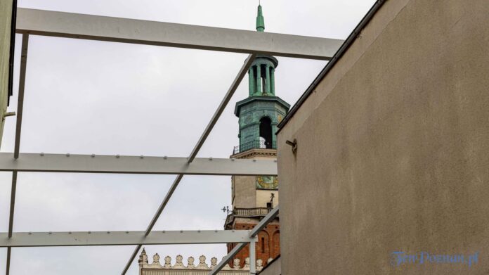 Konstrukcja zadaszenia nad ul. Jana Baptysty Quadro- Stary Rynek fot. Sławek Wąchała
