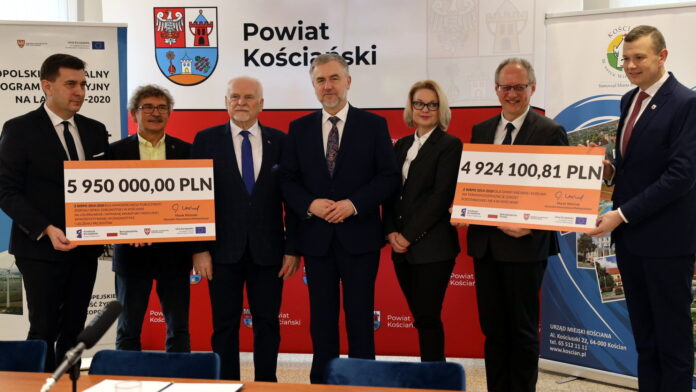 przekazanie pieniędzy, Kościan fot. UMWW