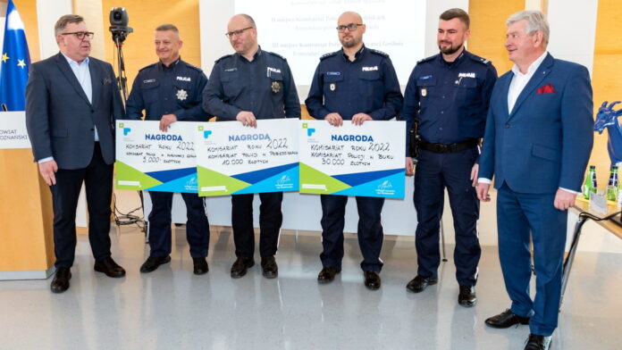 wręczenie nagrody Komisariat Roku 2022 fot. Powiat Poznański