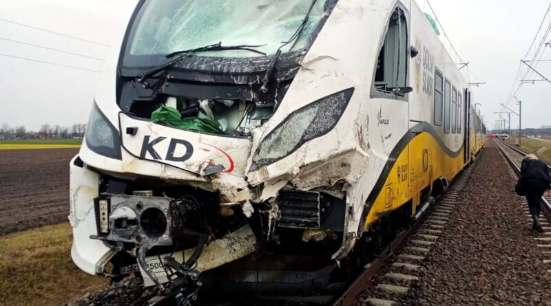 wypadek, przejazd kolejowy fot. KP PSP Rawicz