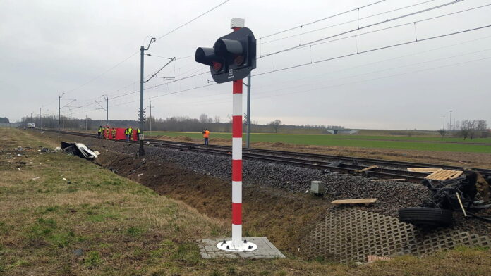 wypadek, przejazd kolejowy fot. KP PSP Rawicz