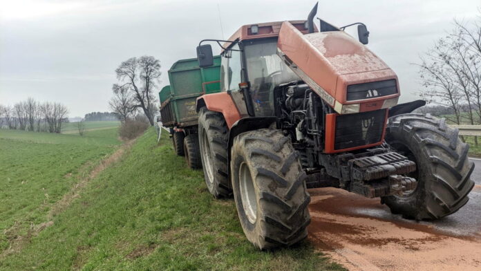 pożar ciągnika fot. OSP Łobżenica