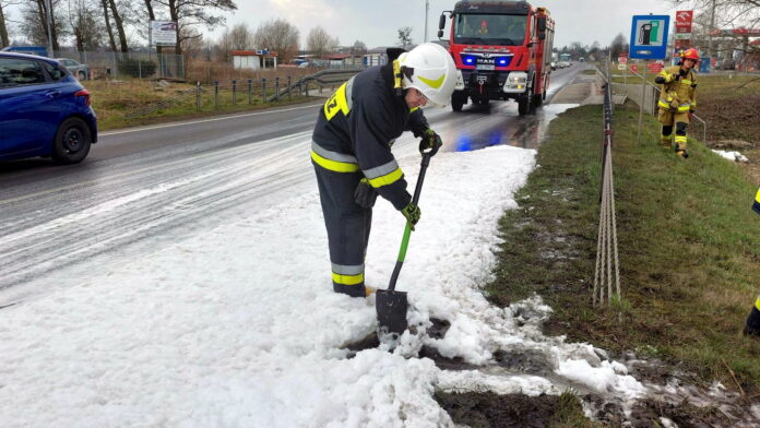 sprzątanie serwatki fot. OSP Słupca