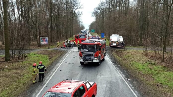 wypadek na DK11 fot. KP PSP Ostrów