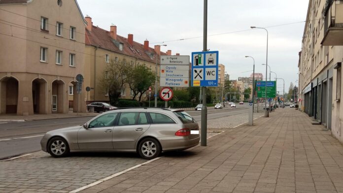 parkowanie Dąbrowskiego, Janickiego fot. L. Łada
