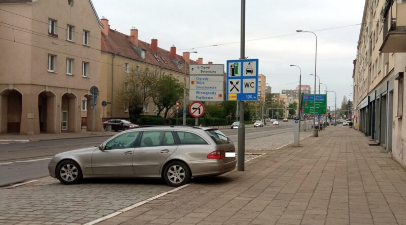 parkowanie Dąbrowskiego, Janickiego fot. L. Łada