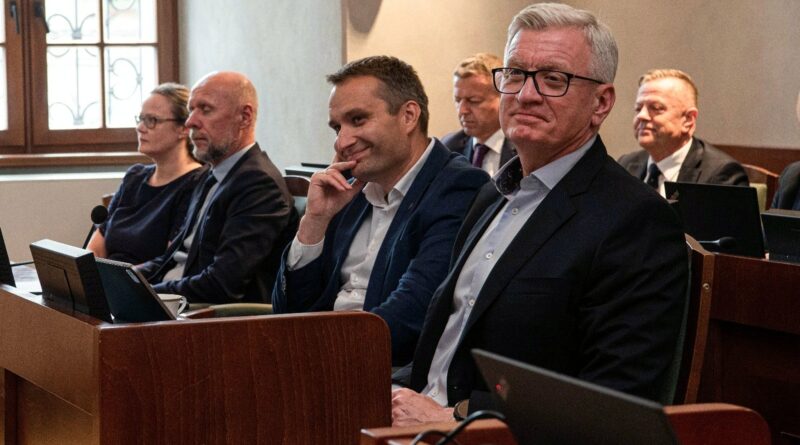 Jacek Jaśkowiak, Mariusz Wiśniewski, Bartosz Guss, sesja absolutoryjna fot. UMP