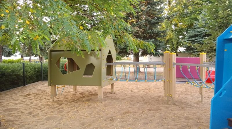 plac zabaw w parku Ostrowskiego fot. UM Chodzież