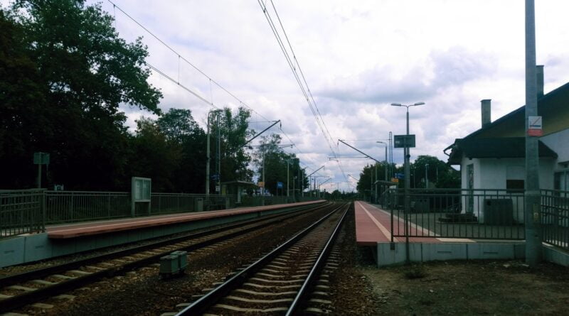tory kolejowe na Starołękę, stacja Dębina fot. L. Łada