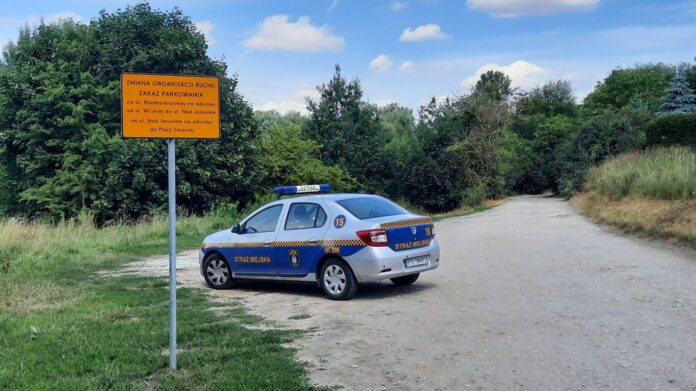 parkowanie, jezioro Kierskie fot. SMMP