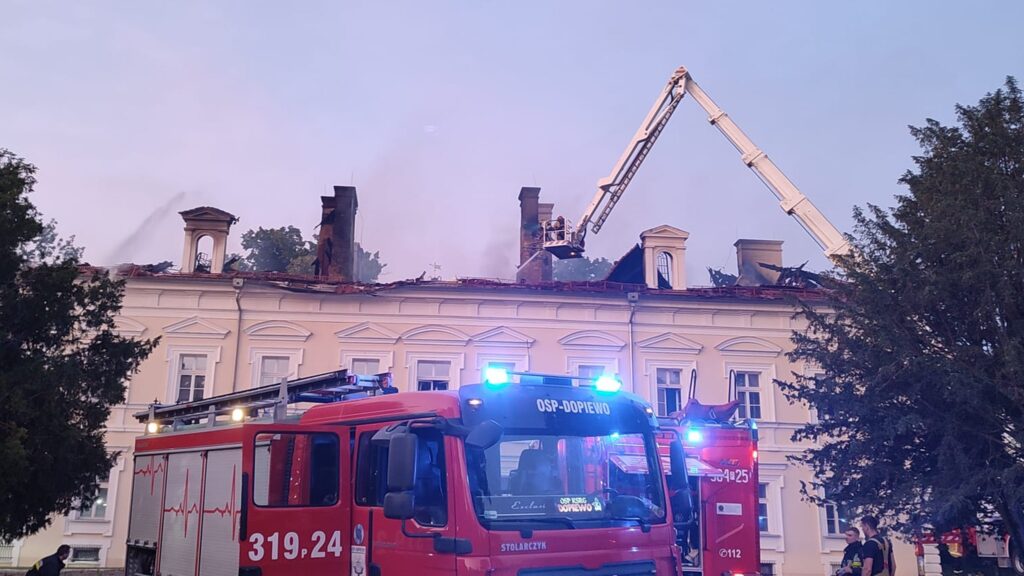 pożar pałacu fot. OSP KSRG Dopiewo