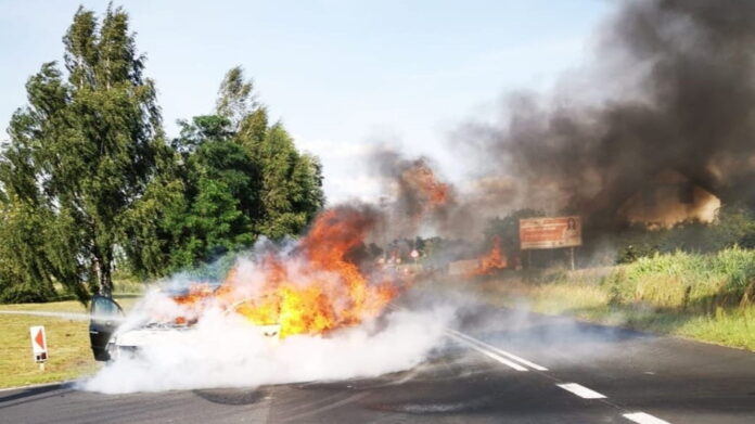 pożar samochodu fot. OSP KSRG Śmigiel