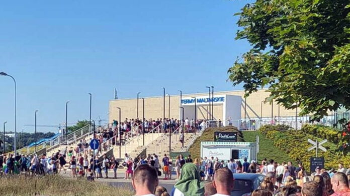 kolejka do Term Maltańskich fot. K. Adamska
