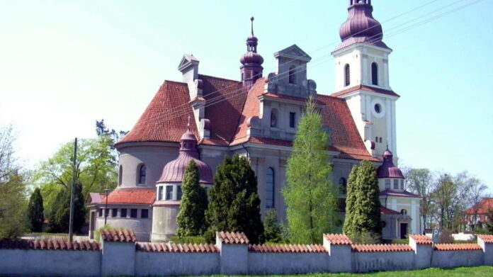 Kościół w Smolicach fot. UG Kobylin