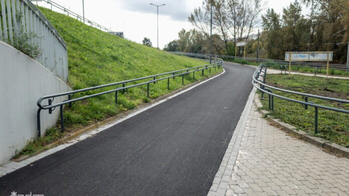 nowa nawierzchnia drogi rowerowej fot. ZDM