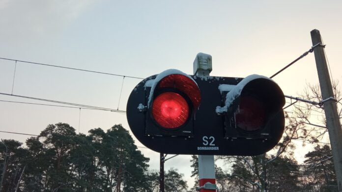 sygnalizator, przejazd kolejowy, zdjęcie ilustracyjne fot. L. Łada