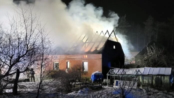 spalony dom w Rychliku fot. pomagam