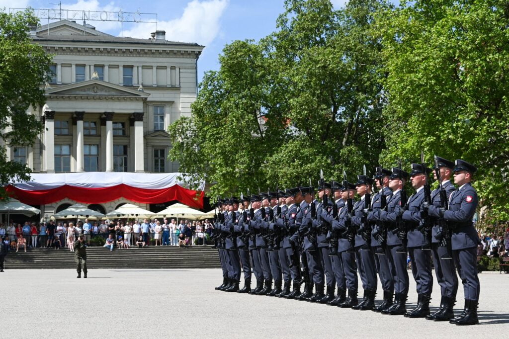 Uroczystości 3 Maja w Poznaniu: od złożenia kwiatów do koncertu wojskowej orkiestry (ZDJĘCIA)