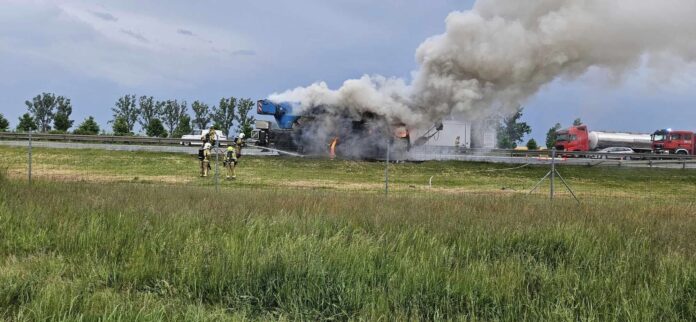 Pozar Na A2 Fot. Ochotnicza Straz Pozarna W Kleszczewie 1