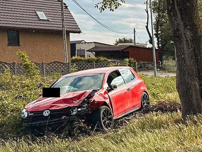 Wypadek Fot. Komenda Powiatowa Panstwowej Strazy Pozarnej W Ostrzeszowi