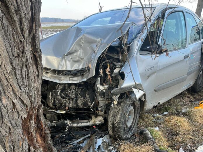 Wypadek Fot. Komenda Powiatowa Panstwowej Strazy Pozarnej W Rawiczu