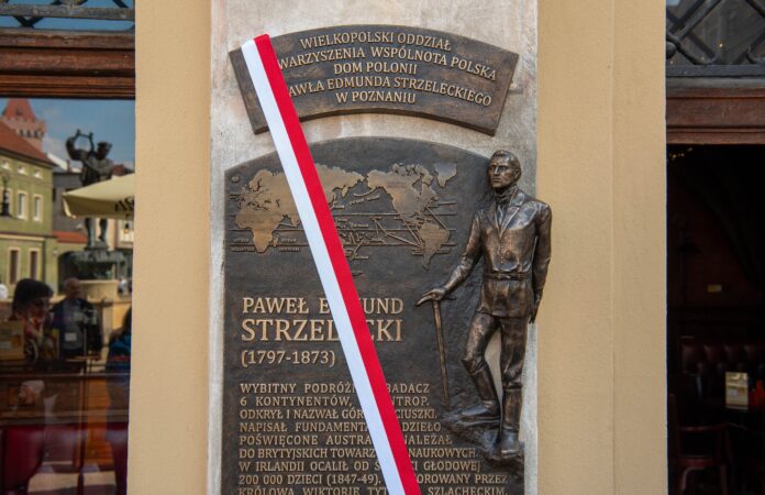 Nowa Tablica Upamietnia Pawla Edmunda Strzeleckiego Fot. UMP